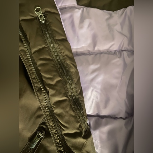 Columbia women’s Vest with Hoodie - Picture 5 of 12